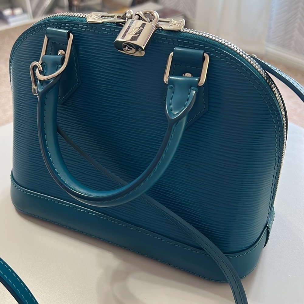 Authentic Louis Vuitton Alma BB Epi Leather - Picture 2 of 11